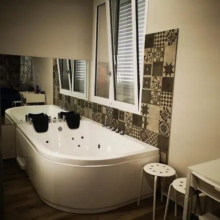 فندق مبيت وإفطار Tonnarella 4*