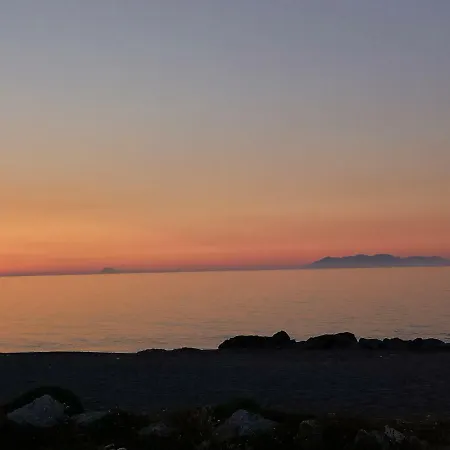 فندق مبيت وإفطار Tonnarella 4*