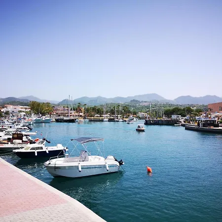 فندق مبيت وإفطار Tonnarella 4*